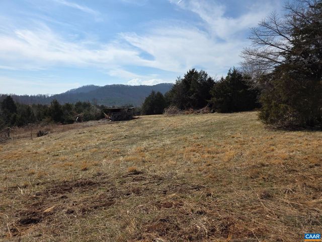 14 PEA RIDGE RD, Stanardsville, VA 22973