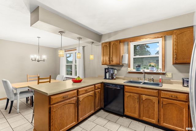 4922 PFEIFFER Road, Bartonville, IL 61607