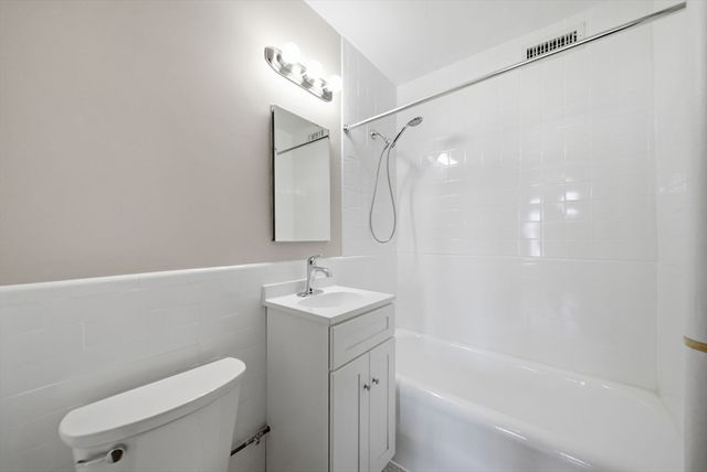 41 Richardson Ave 16, Wakefield, MA 01880