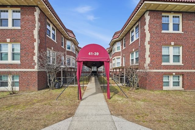 41 Richardson Ave 16, Wakefield, MA 01880