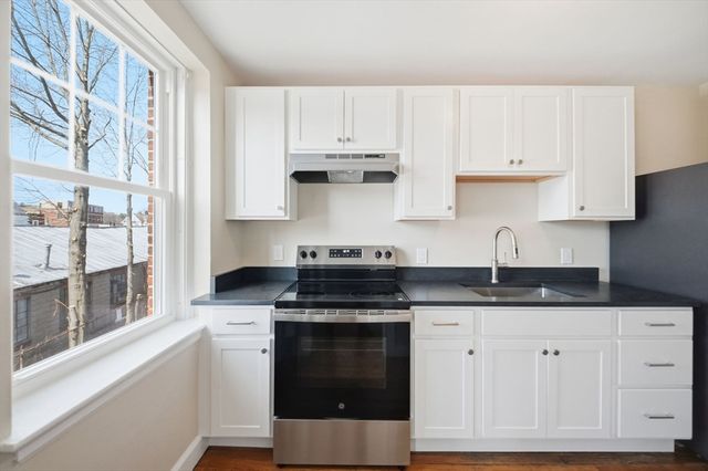 41 Richardson Ave 16, Wakefield, MA 01880