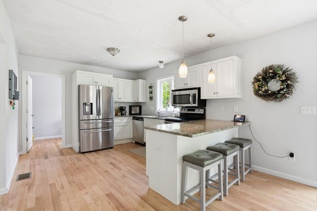 7 Whispering Pines Dr, Plymouth, MA 02360