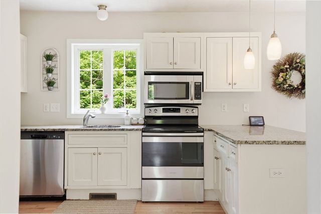 7 Whispering Pines Dr, Plymouth, MA 02360