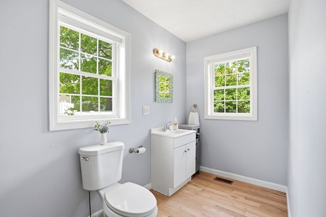 7 Whispering Pines Dr, Plymouth, MA 02360