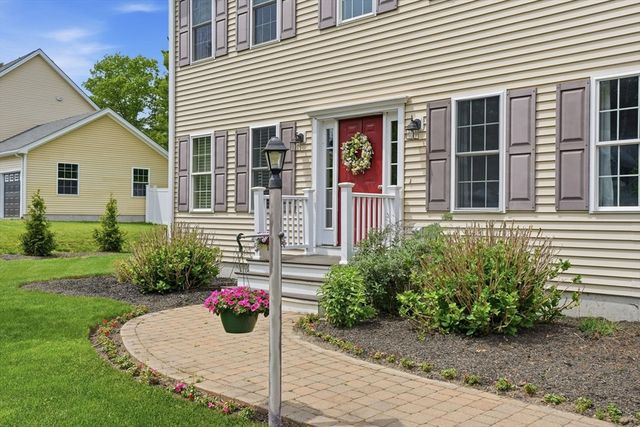 7 Whispering Pines Dr, Plymouth, MA 02360
