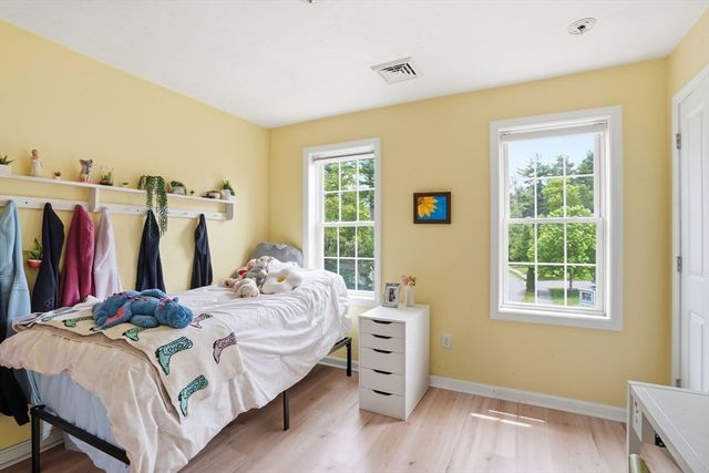 7 Whispering Pines Dr, Plymouth, MA 02360