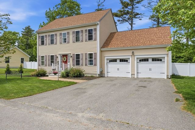 7 Whispering Pines Dr, Plymouth, MA 02360