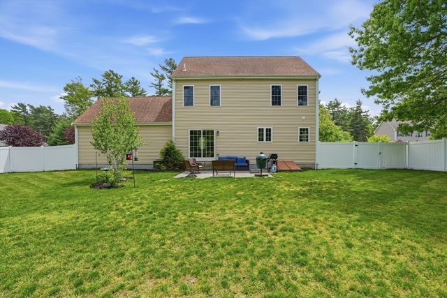7 Whispering Pines Dr, Plymouth, MA 02360