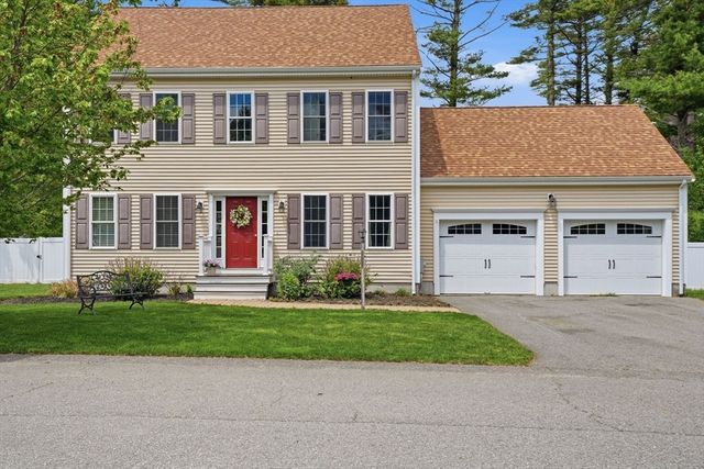 7 Whispering Pines Dr, Plymouth, MA 02360
