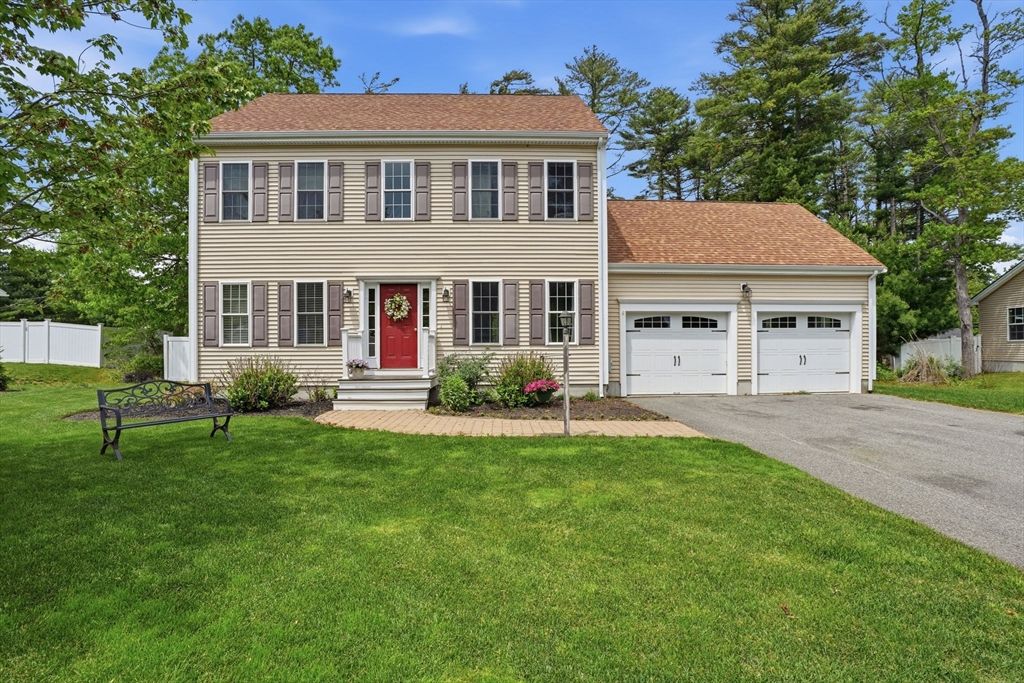 7 Whispering Pines Dr, Plymouth, MA 02360