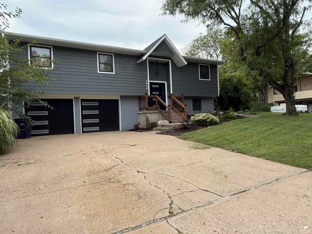 2017 Blue Hills Road, Manhattan, KS 66502