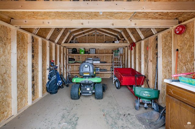 2017 Blue Hills Road, Manhattan, KS 66502