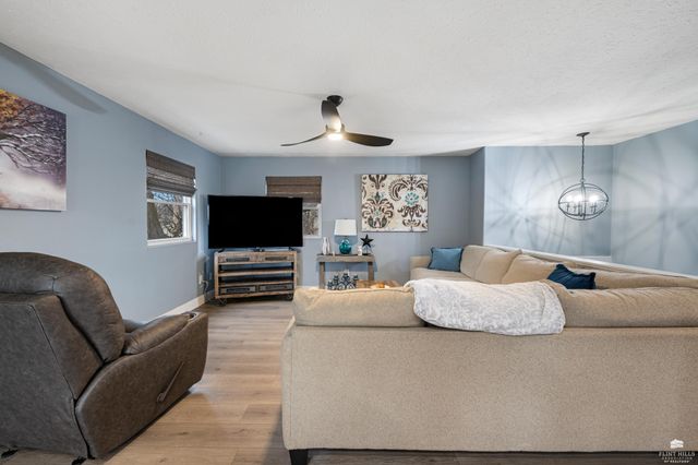 2017 Blue Hills Road, Manhattan, KS 66502