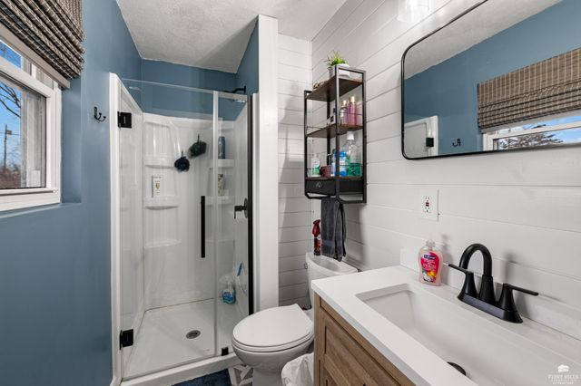 2017 Blue Hills Road, Manhattan, KS 66502