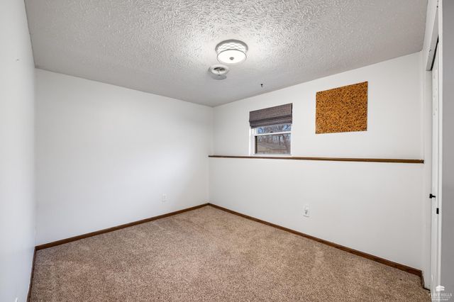 2017 Blue Hills Road, Manhattan, KS 66502