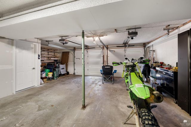 2017 Blue Hills Road, Manhattan, KS 66502