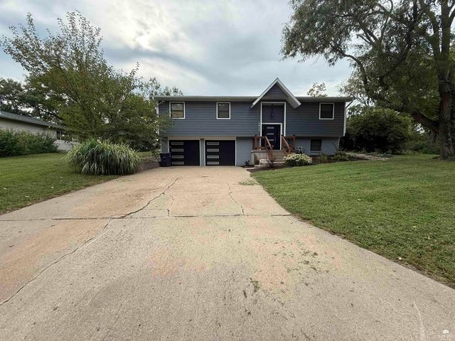 2017 Blue Hills Road, Manhattan, KS 66502