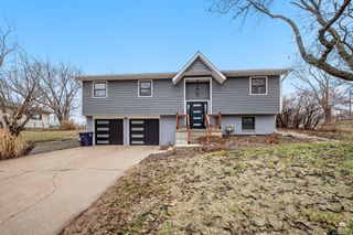 2017 Blue Hills Road, Manhattan, KS 66502