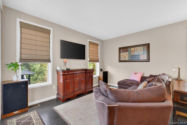 25 Hoffman Road, Hopewell Junction, NY 12533