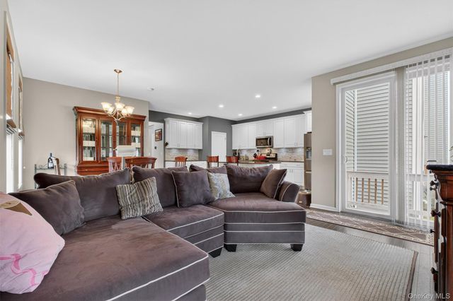 25 Hoffman Road, Hopewell Junction, NY 12533