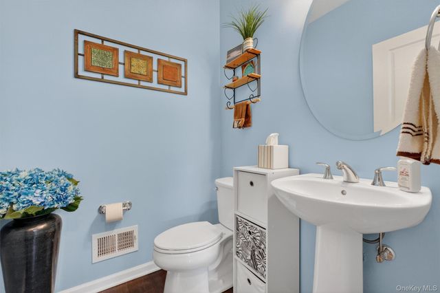 25 Hoffman Road, Hopewell Junction, NY 12533