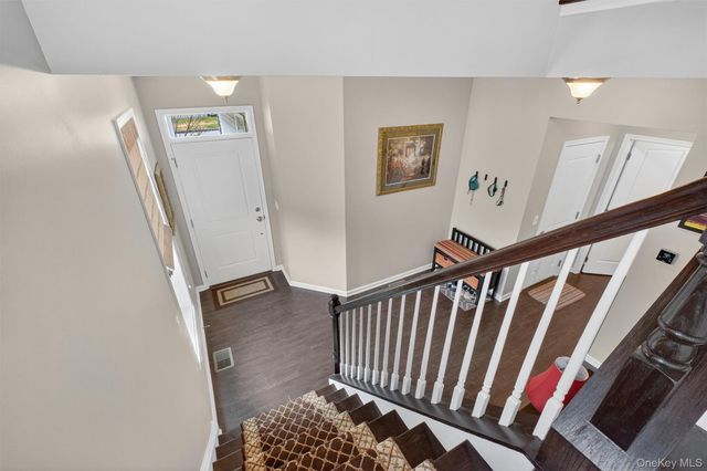 25 Hoffman Road, Hopewell Junction, NY 12533