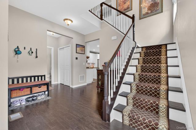 25 Hoffman Road, Hopewell Junction, NY 12533