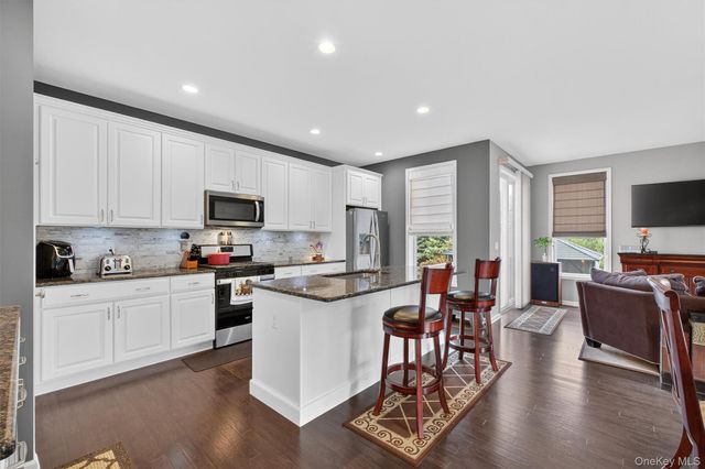 25 Hoffman Road, Hopewell Junction, NY 12533