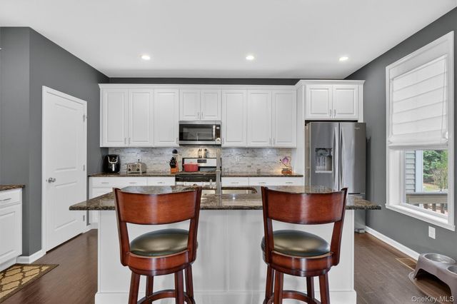 25 Hoffman Road, Hopewell Junction, NY 12533