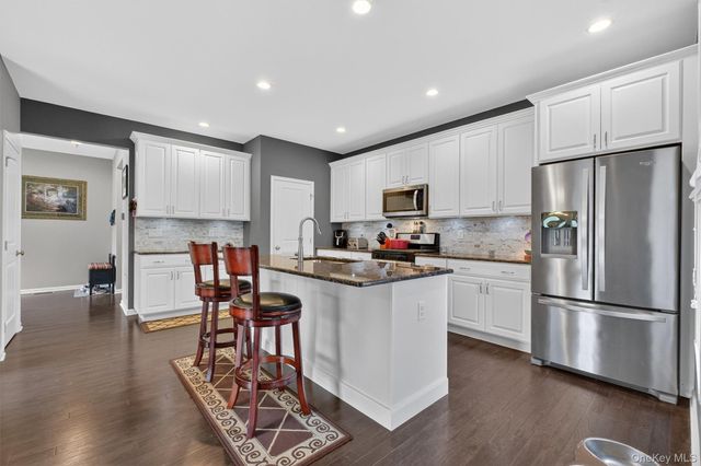 25 Hoffman Road, Hopewell Junction, NY 12533