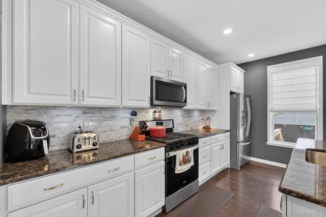 25 Hoffman Road, Hopewell Junction, NY 12533