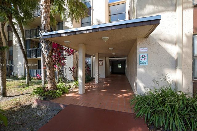 14421 N Kendall Dr 101M, Miami, FL 33186