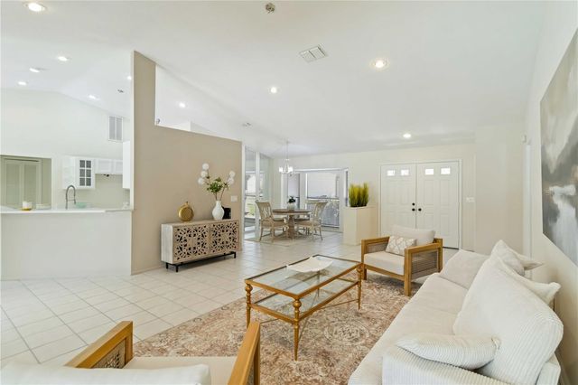 5206 WOODLAWN CIRCLE E, Palmetto, FL 34221