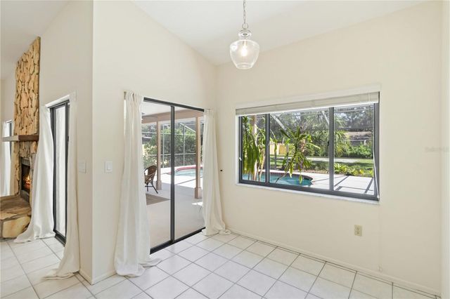 5206 WOODLAWN CIRCLE E, Palmetto, FL 34221