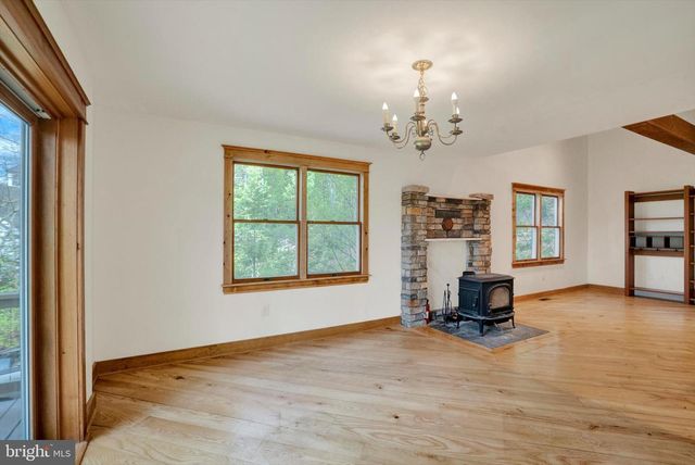 1694 SPRING VALLEY RD, Bethlehem, PA 18015