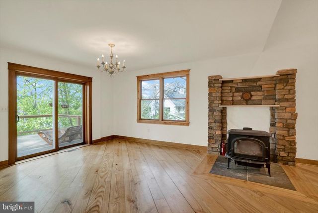 1694 SPRING VALLEY RD, Bethlehem, PA 18015