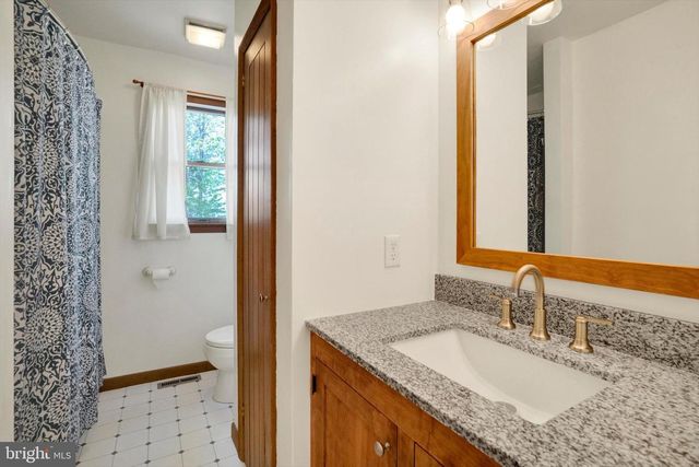 1694 SPRING VALLEY RD, Bethlehem, PA 18015