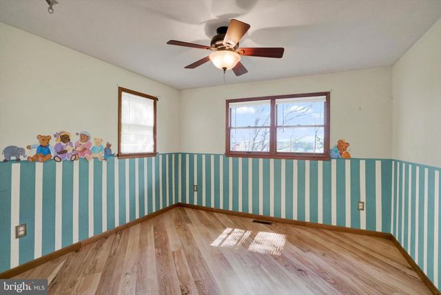 1694 SPRING VALLEY RD, Bethlehem, PA 18015