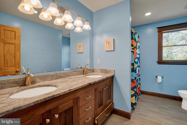 1694 SPRING VALLEY RD, Bethlehem, PA 18015