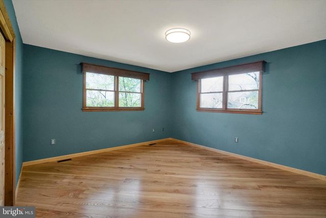 1694 SPRING VALLEY RD, Bethlehem, PA 18015