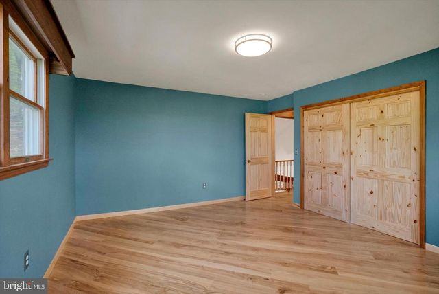 1694 SPRING VALLEY RD, Bethlehem, PA 18015