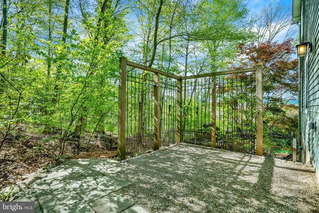 1694 SPRING VALLEY RD, Bethlehem, PA 18015