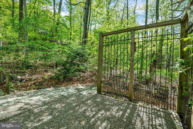 1694 SPRING VALLEY RD, Bethlehem, PA 18015