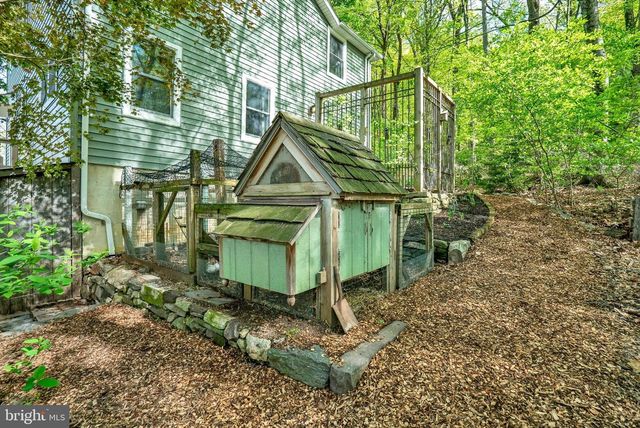 1694 SPRING VALLEY RD, Bethlehem, PA 18015