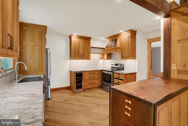1694 SPRING VALLEY RD, Bethlehem, PA 18015