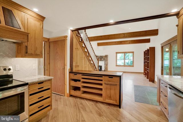 1694 SPRING VALLEY RD, Bethlehem, PA 18015