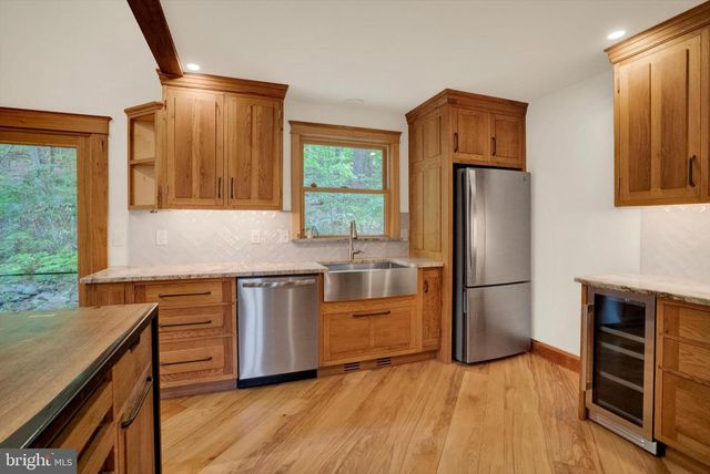 1694 SPRING VALLEY RD, Bethlehem, PA 18015