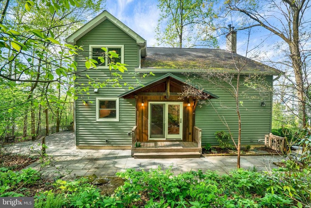 1694 SPRING VALLEY RD, Bethlehem, PA 18015