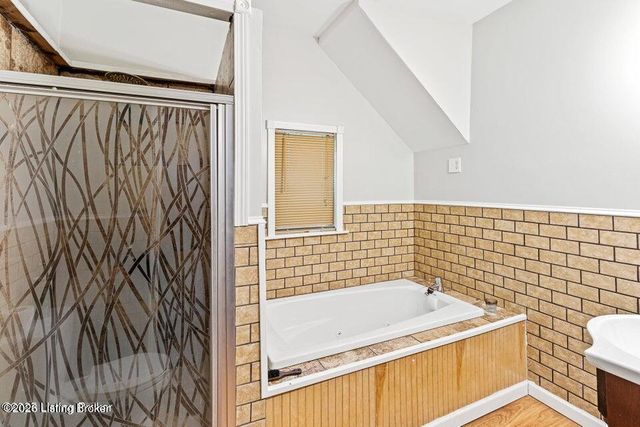 4114 Bank St, Louisville, KY 40212