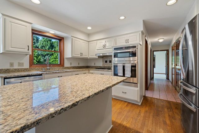 7123 W Lantern LANE, Mequon, WI 53092